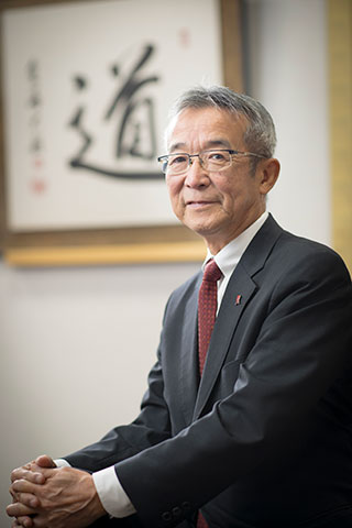 代表取締役社長 岡部 龍一郎